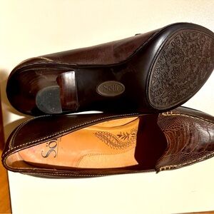 Brand new (but missing the box) beautiful, comfortable brown leather shoes
